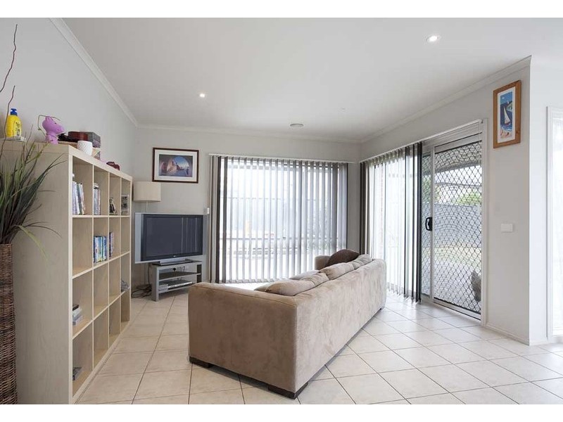 9 Dobell Crescent, Caroline Springs VIC 3023