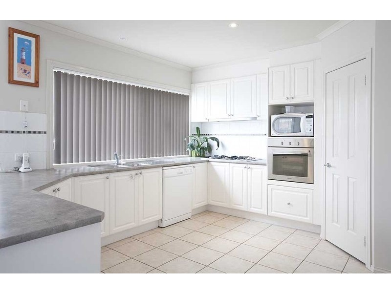 9 Dobell Crescent, Caroline Springs VIC 3023