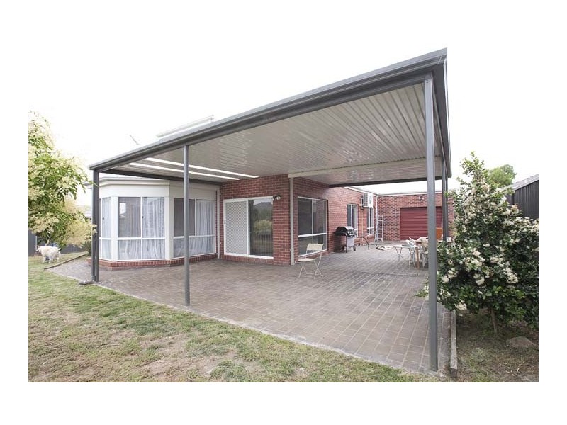 9 Dobell Crescent, Caroline Springs VIC 3023