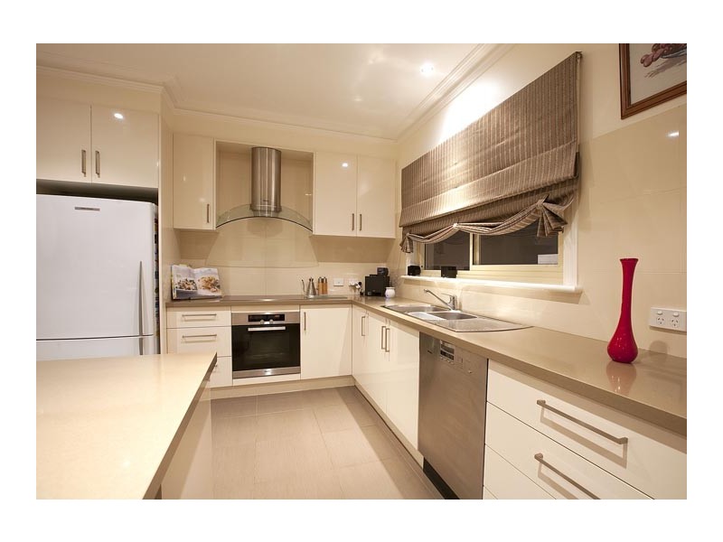 6 Bronte Way, Taylors Hill VIC 3037