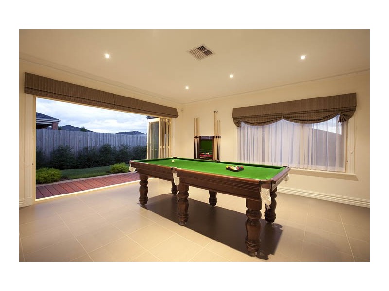 6 Bronte Way, Taylors Hill VIC 3037