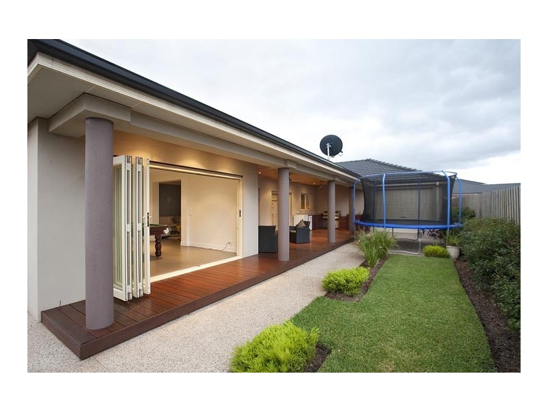 6 Bronte Way, Taylors Hill VIC 3037