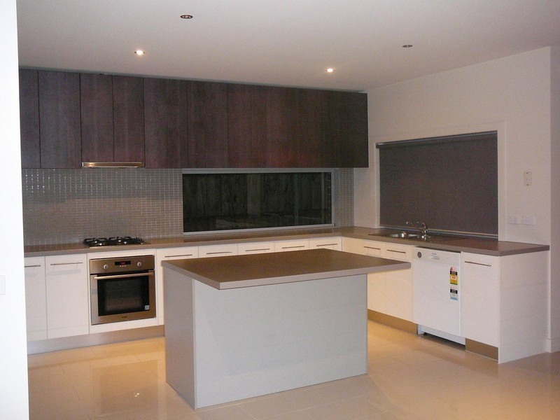 1 Garnet Way, Taylors Hill VIC 3037
