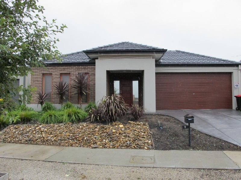 9 Weigall Close, Caroline Springs VIC 3023