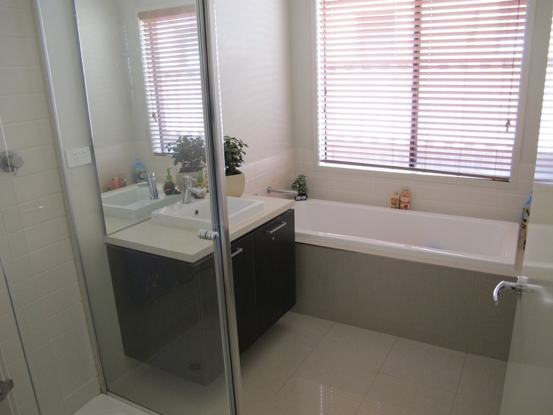 9 Weigall Close, Caroline Springs VIC 3023