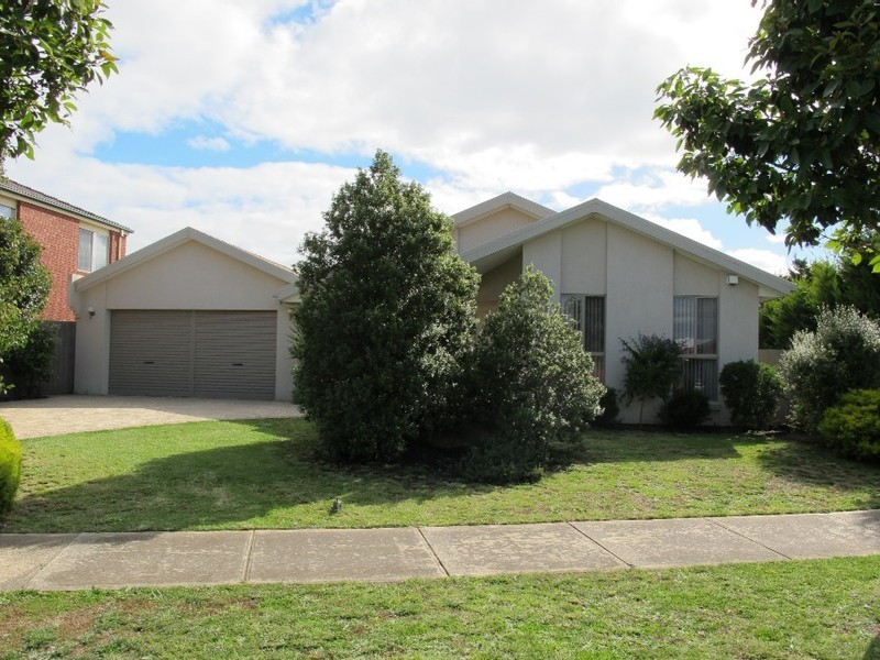 18 Wilmot Drive, Delahey VIC 3037