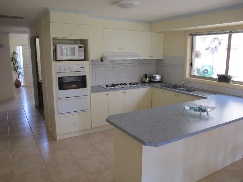 18 Wilmot Drive, Delahey VIC 3037