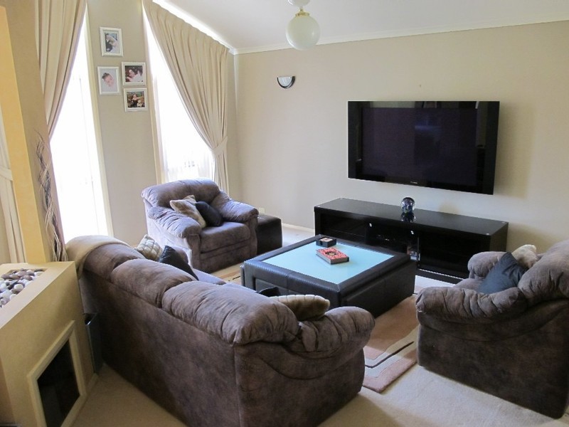 18 Wilmot Drive, Delahey VIC 3037