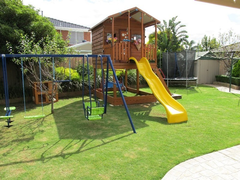 18 Wilmot Drive, Delahey VIC 3037