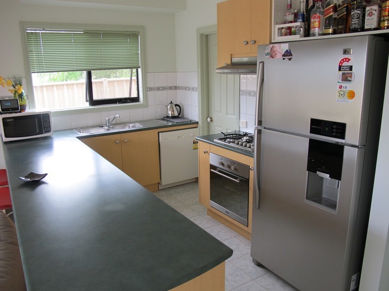 80 Jindabyne Avenue, Taylors Hill VIC 3037