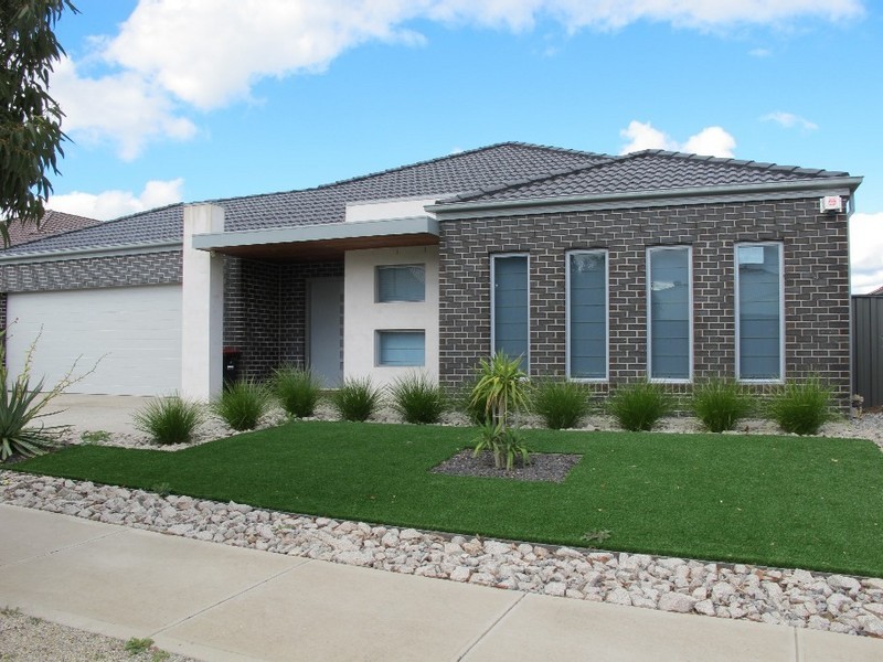 4 Pembury Way, Hillside VIC 3037