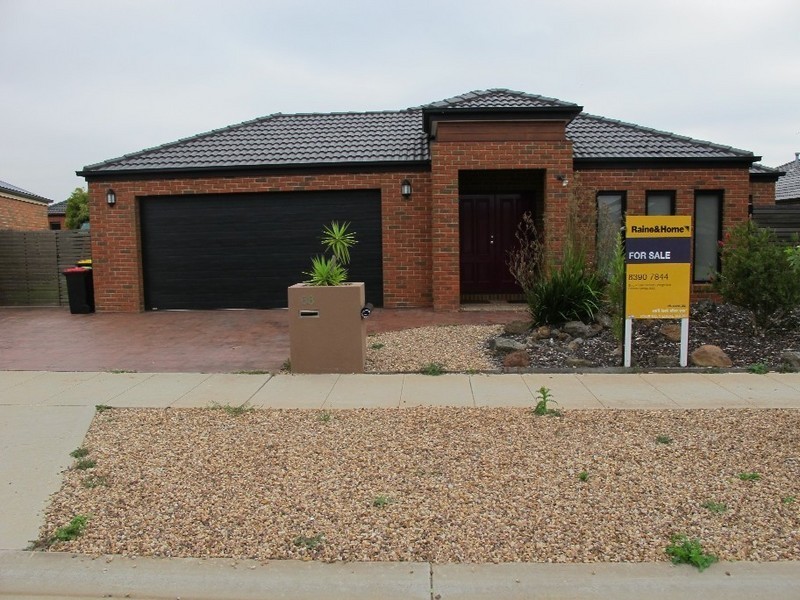 68 Barringo Way, Caroline Springs VIC 3023