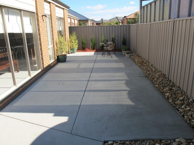 18 Cobaw Circuit, Caroline Springs VIC 3023