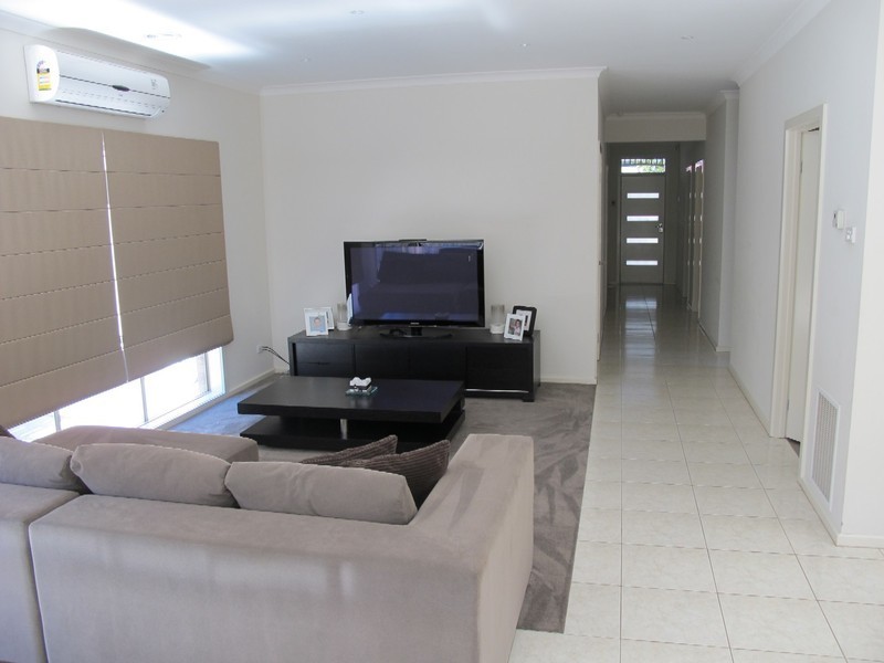 18 Cobaw Circuit, Caroline Springs VIC 3023