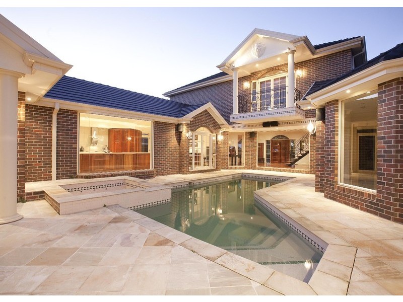 6 Grange Terrace, Taylors Hill VIC 3037