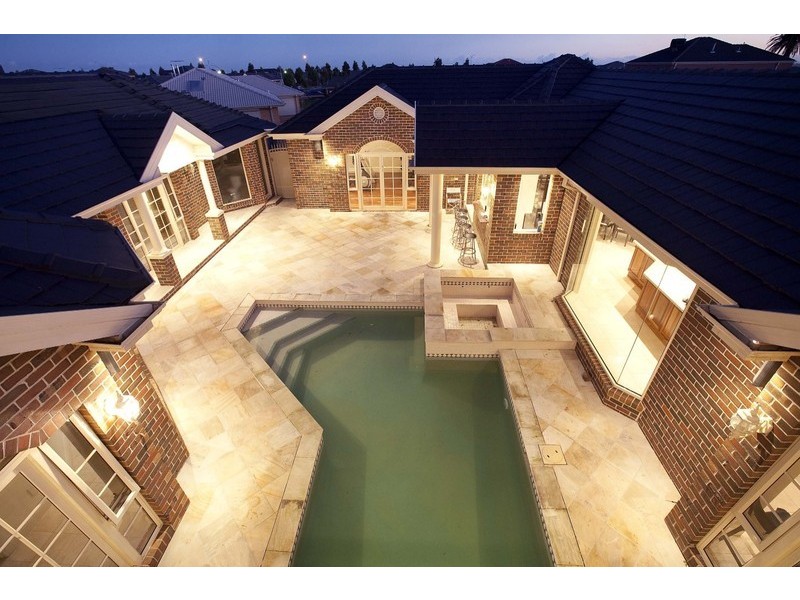 6 Grange Terrace, Taylors Hill VIC 3037