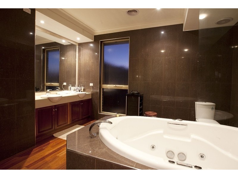 6 Grange Terrace, Taylors Hill VIC 3037