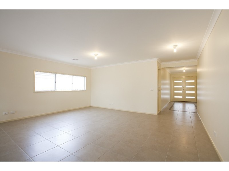 36 Redcliffe Terrace, Taylors Hill VIC 3037