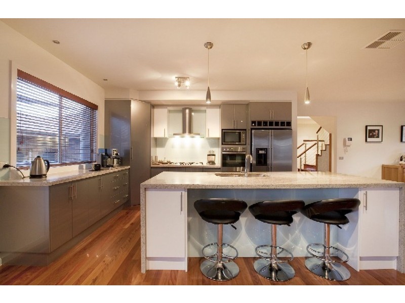 5 Marrowie Place, Taylors Hill VIC 3037