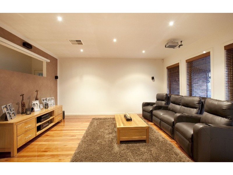 5 Marrowie Place, Taylors Hill VIC 3037