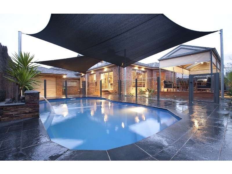 5 Marrowie Place, Taylors Hill VIC 3037