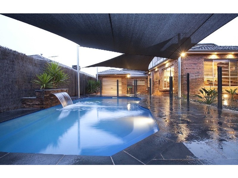 5 Marrowie Place, Taylors Hill VIC 3037