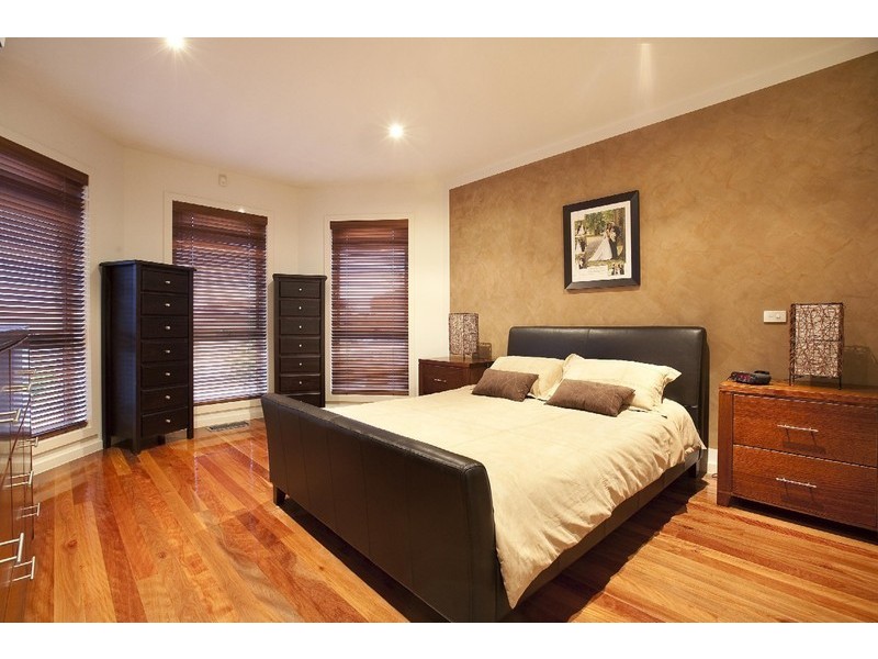 5 Marrowie Place, Taylors Hill VIC 3037