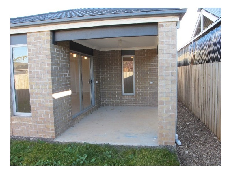 8 Poseidon Street, Melton VIC 3337