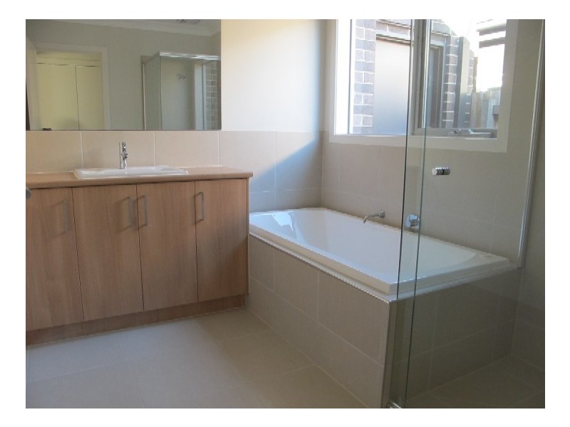 8 Poseidon Street, Kurunjang VIC 3337