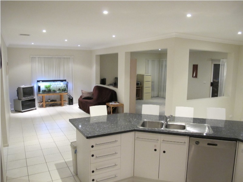 98 Taylors Hill Boulevard, Taylors Hill VIC 3037