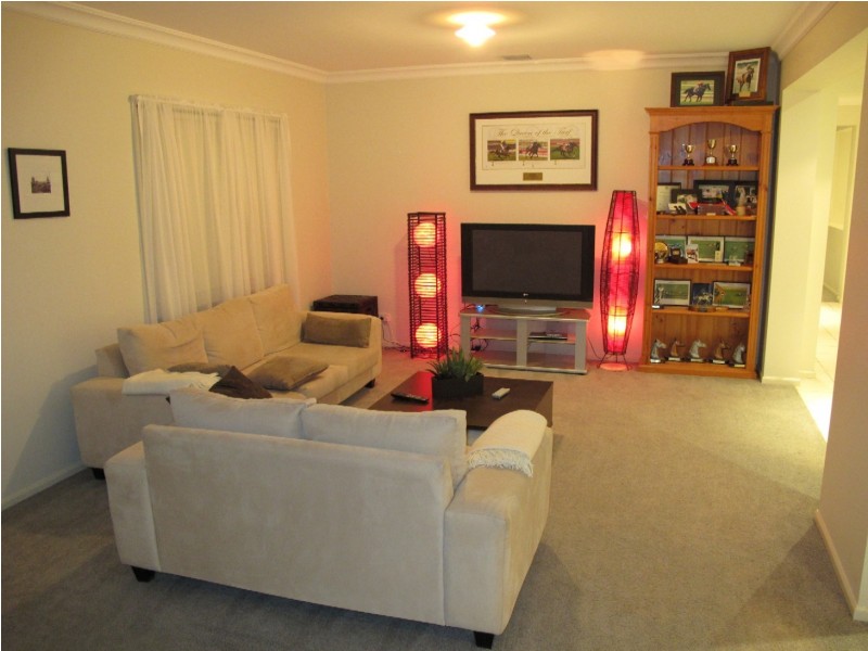 98 Taylors Hill Boulevard, Taylors Hill VIC 3037