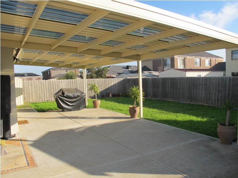 98 Taylors Hill Boulevard, Taylors Hill VIC 3037