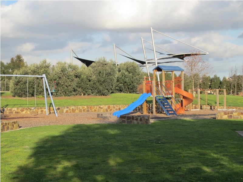 98 Taylors Hill Boulevard, Taylors Hill VIC 3037