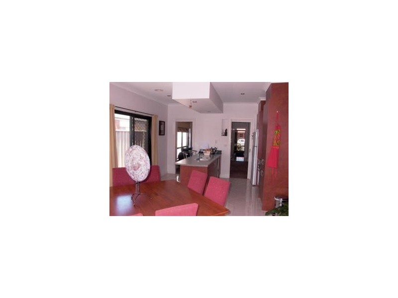 10 Cleland Way, Caroline Springs VIC 3023