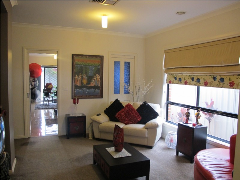 10 Cleland Way, Caroline Springs VIC 3023