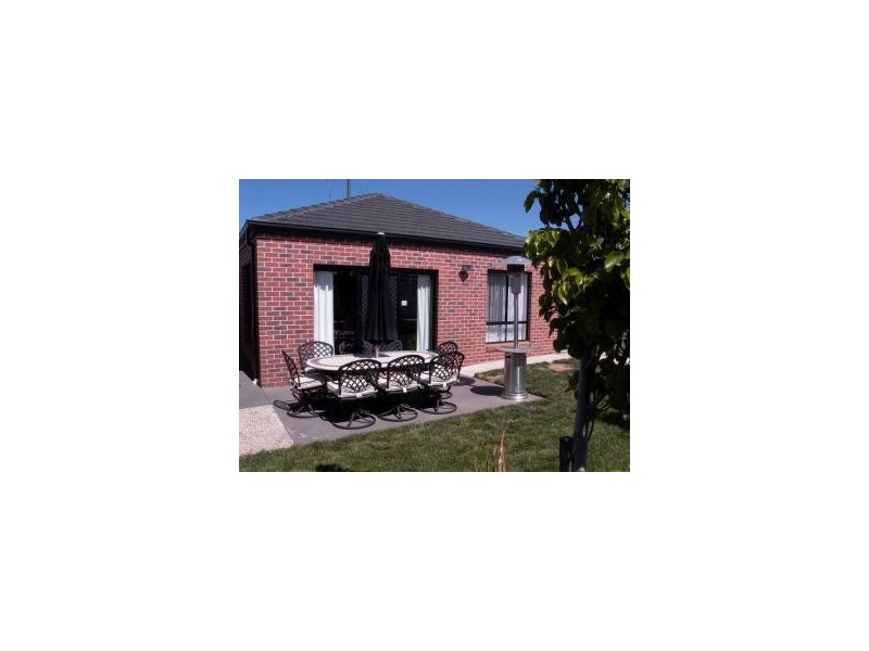 10 Cleland Way, Caroline Springs VIC 3023