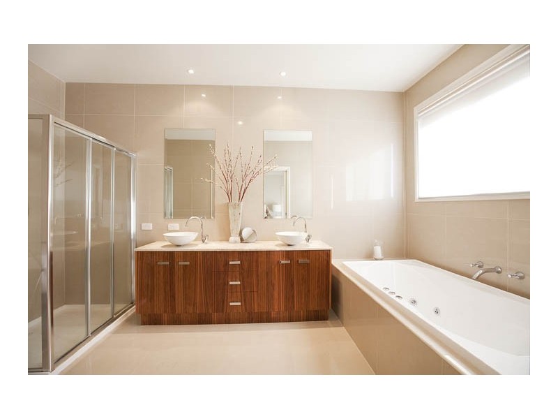 4 Shearwater Court, Taylors Hill VIC 3037