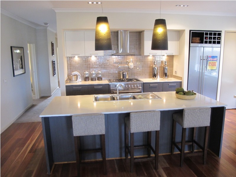 7 Cherry Lake Green, Caroline Springs VIC 3023