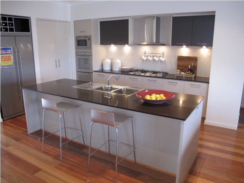 6 Cherry Lake Green, Caroline Springs VIC 3023