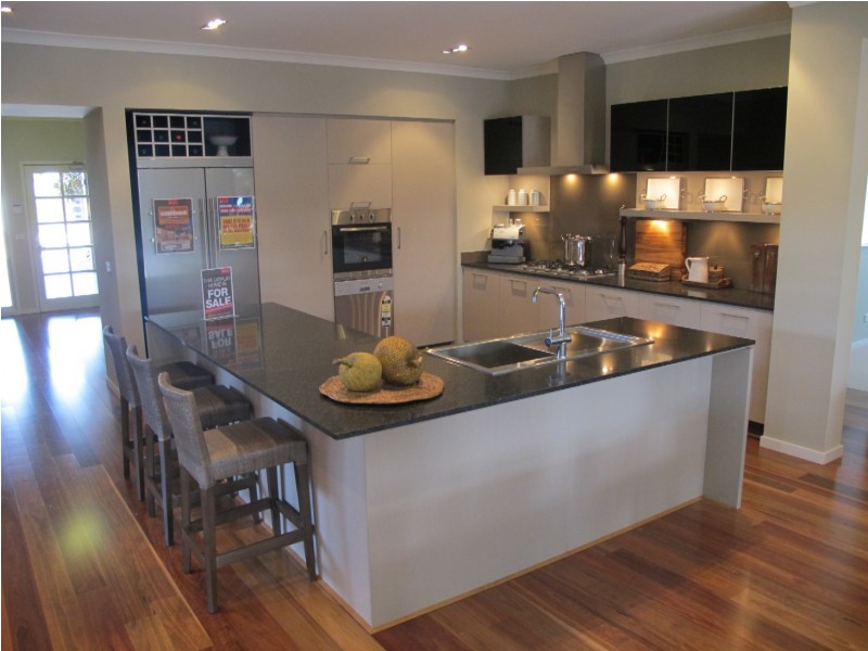 3 Cherry Lake Green, Caroline Springs VIC 3023