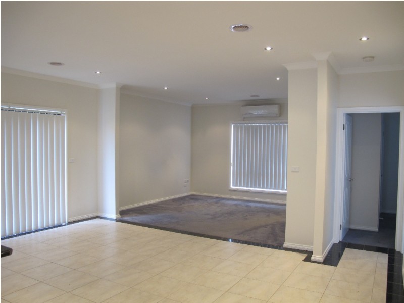 20 Cranwell Square, Caroline Springs VIC 3023