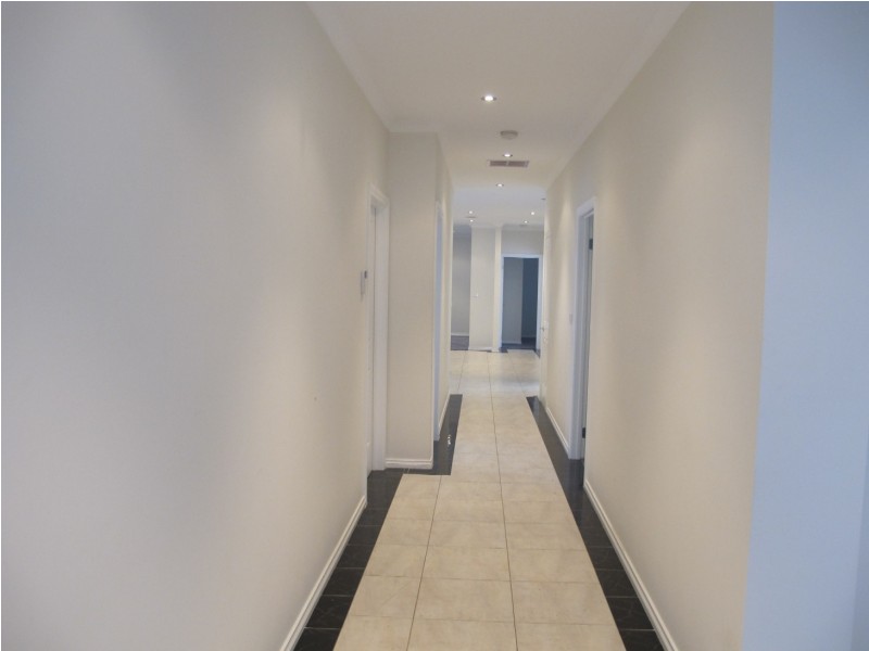 20 Cranwell Square, Caroline Springs VIC 3023
