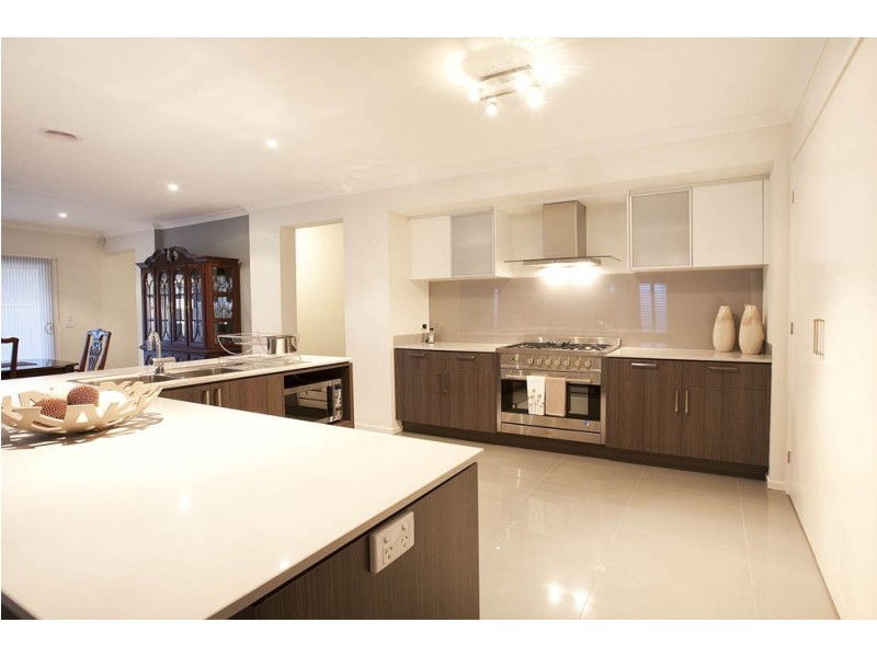 21 Coogee Drive, Taylors Hill VIC 3037
