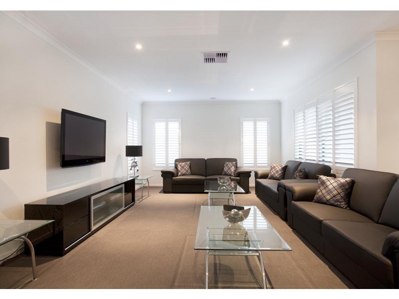 21 Coogee Drive, Taylors Hill VIC 3037