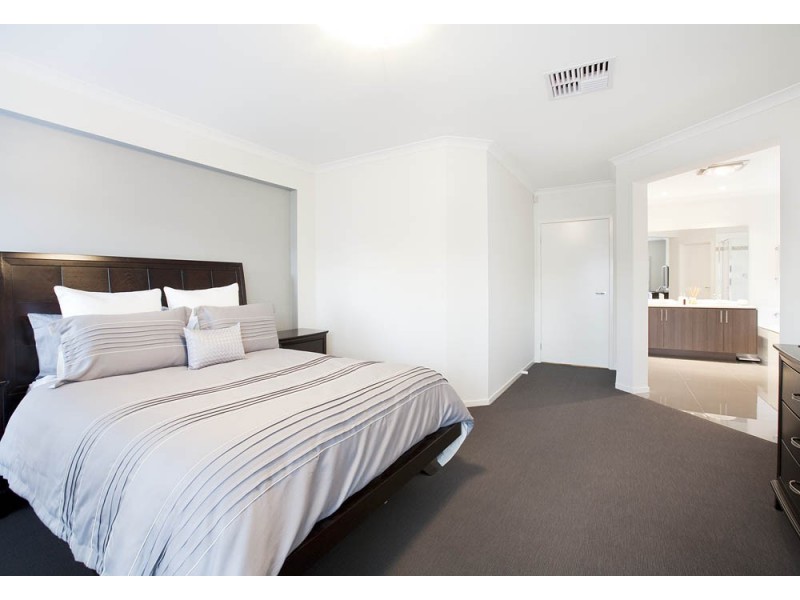 21 Coogee Drive, Taylors Hill VIC 3037