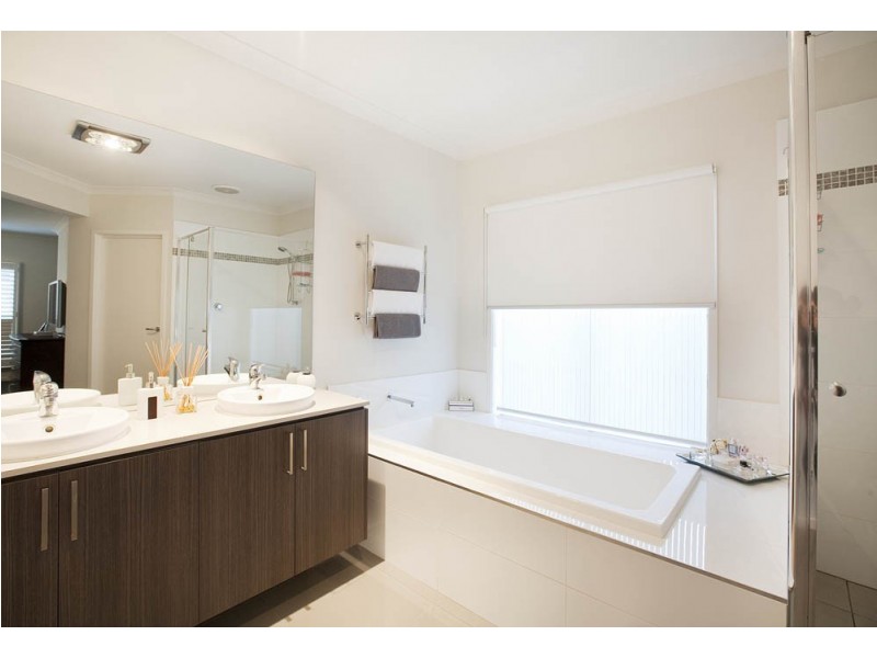 21 Coogee Drive, Taylors Hill VIC 3037