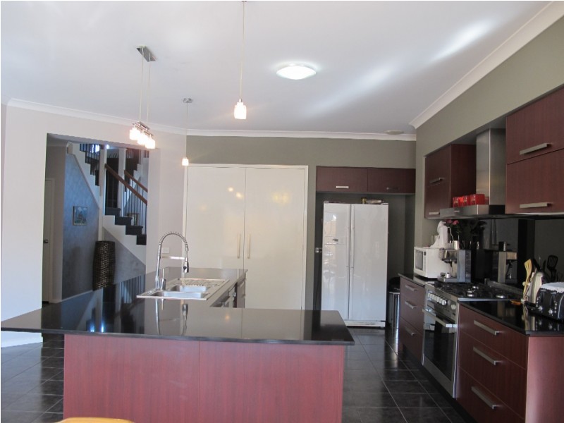 12 Clementson Drive, Caroline Springs VIC 3023