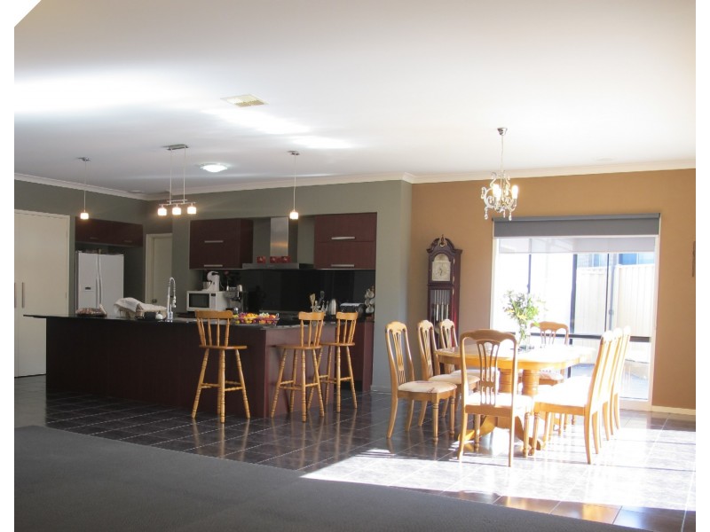 12 Clementson Drive, Caroline Springs VIC 3023