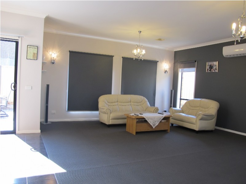 12 Clementson Drive, Caroline Springs VIC 3023