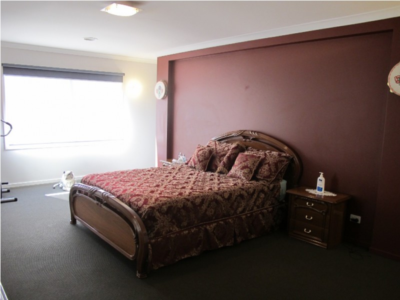 12 Clementson Drive, Caroline Springs VIC 3023